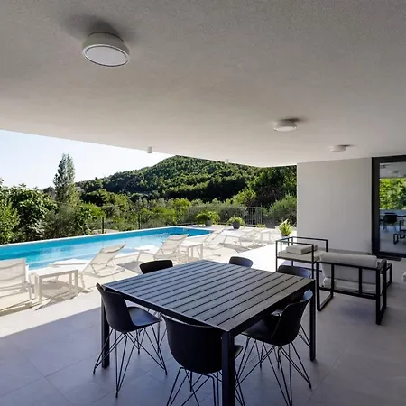 New! Modern Elia With 40sqm Heated Pool, 3 Bedrooms, And Split Views *