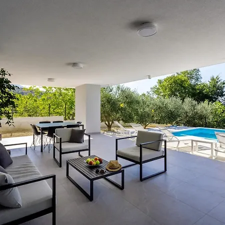 New! Modern Elia With 40sqm Heated Pool, 3 Bedrooms, And Split Views Willa Solin