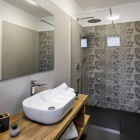 New! Modern Elia With 40sqm Heated Pool, 3 Bedrooms, And Split Views Willa *