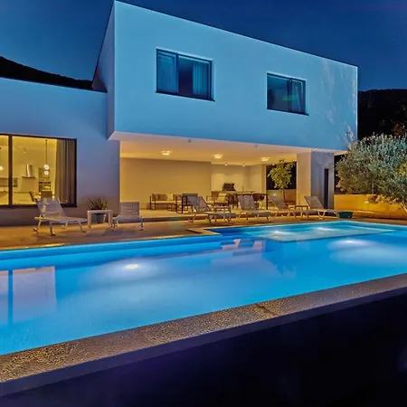 New! Modern Elia With 40sqm Heated Pool, 3 Bedrooms, And Split Views Willa *