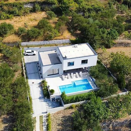 Willa New! Modern Elia With 40sqm Heated Pool, 3 Bedrooms, And Split Views