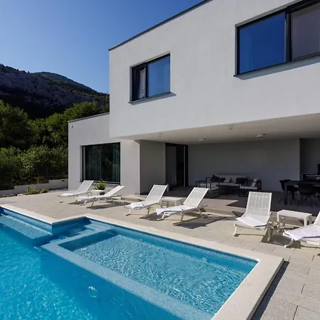 Vila Modern Elia With 40sqm Heated Pool, 3 Bedrooms, And Split Views Solin