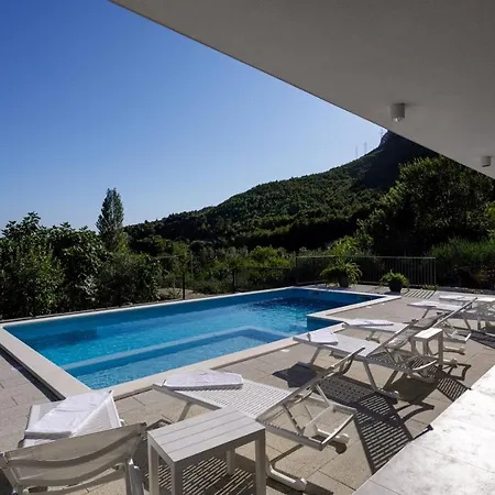 Modern Elia With 40sqm Heated Pool, 3 Bedrooms, And Split Views Vila