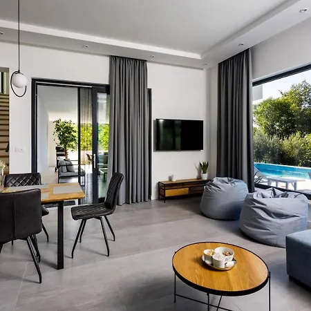 Vila Modern Elia With 40sqm Heated Pool, 3 Bedrooms, And Split Views Solin