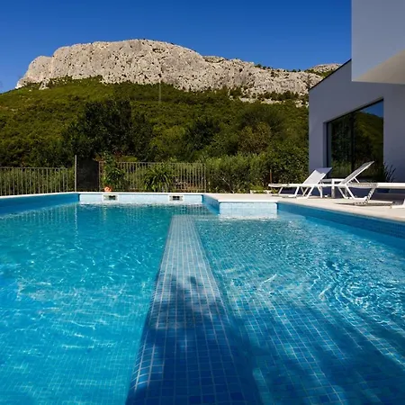 Modern Elia With 40sqm Heated Pool, 3 Bedrooms, And Split Views