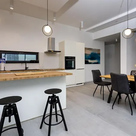 Modern Elia With 40sqm Heated Pool, 3 Bedrooms, And Split Views Vila *