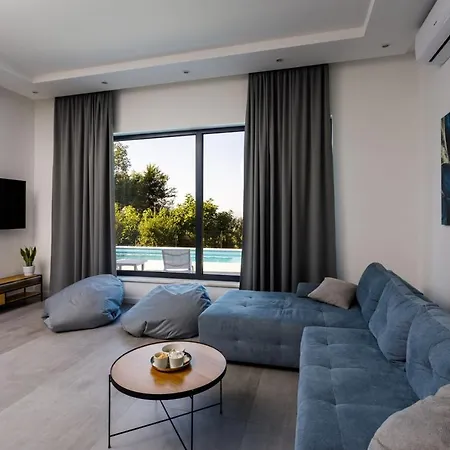 Modern Elia With 40sqm Heated Pool, 3 Bedrooms, And Split Views Vila *