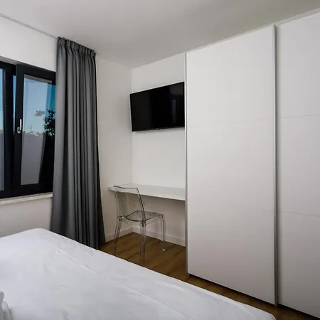 Modern Elia With 40sqm Heated Pool, 3 Bedrooms, And Split Views Solin