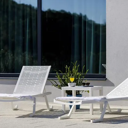 Vila Modern Elia With 40sqm Heated Pool, 3 Bedrooms, And Split Views Solin