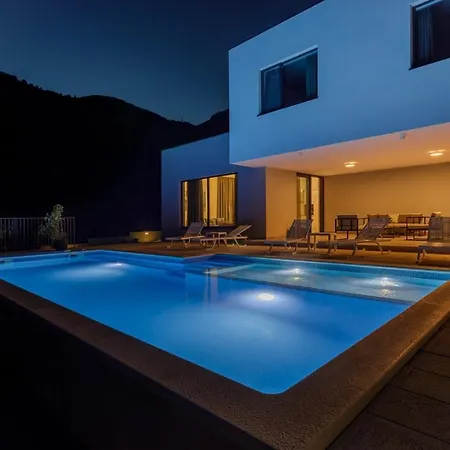 Modern Elia With 40sqm Heated Pool, 3 Bedrooms, And Split Views Vila