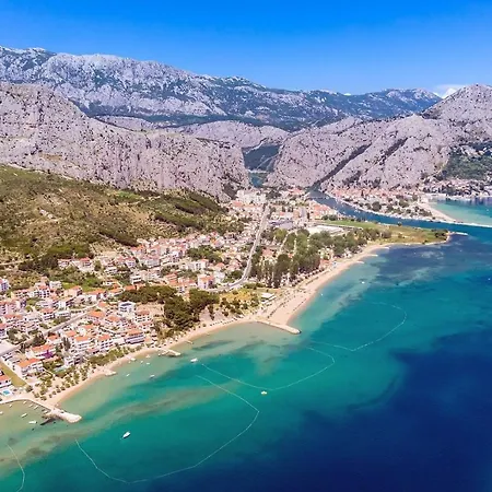 Modern Elia With 40sqm Heated Pool, 3 Bedrooms, And Split Views Solin