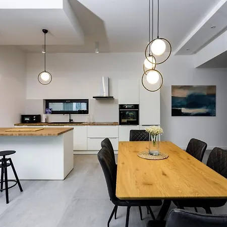 Vila Modern Elia With 40sqm Heated Pool, 3 Bedrooms, And Split Views