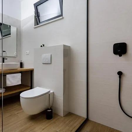 Vila Modern Elia With 40sqm Heated Pool, 3 Bedrooms, And Split Views