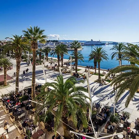 Modern Elia With 40sqm Heated Pool, 3 Bedrooms, And Split Views