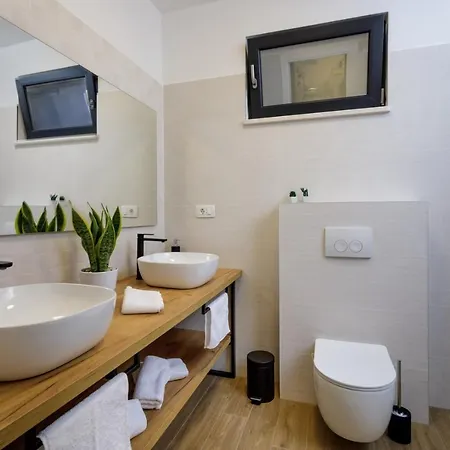 Vila Modern Elia With 40sqm Heated Pool, 3 Bedrooms, And Split Views *