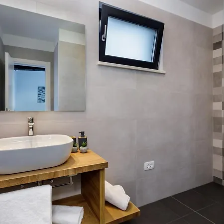 Modern Elia With 40sqm Heated Pool, 3 Bedrooms, And Split Views Solin