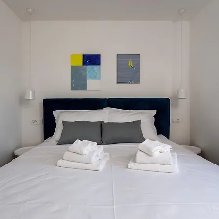 Vila Modern Elia With 40sqm Heated Pool, 3 Bedrooms, And Split Views