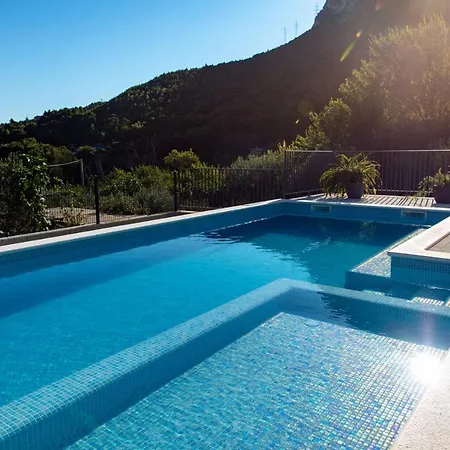 New! Modern Elia With 40sqm Heated Pool, 3 Bedrooms, And Split Views Villa Solin