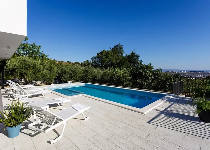 Modern Elia With 40sqm Heated Pool, 3 Bedrooms, And Split Views * سولين