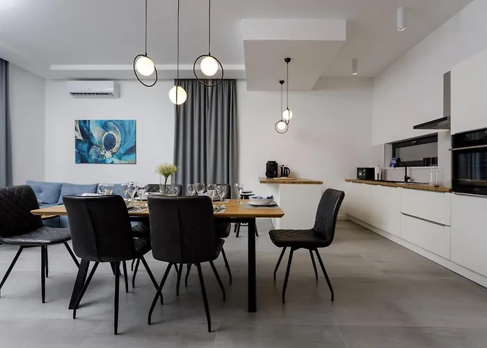 Modern Elia With 40sqm Heated Pool, 3 Bedrooms, And Split Views سولين