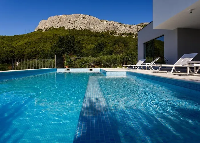 Modern Elia With 40sqm Heated Pool, 3 Bedrooms, And Split Views