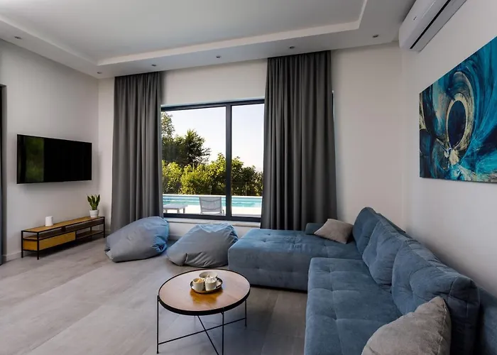 Modern Elia With 40sqm Heated Pool, 3 Bedrooms, And Split Views فيلة *