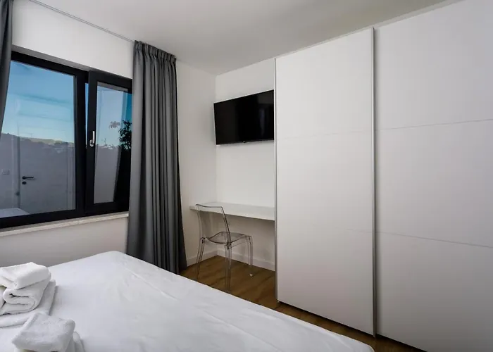 Modern Elia With 40sqm Heated Pool, 3 Bedrooms, And Split Views سولين