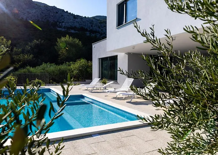 فيلة Modern Elia With 40sqm Heated Pool, 3 Bedrooms, And Split Views *
