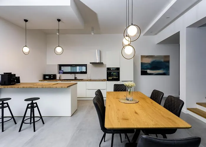 فيلة Modern Elia With 40sqm Heated Pool, 3 Bedrooms, And Split Views