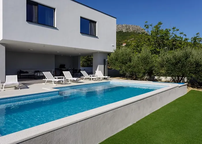 فيلة Modern Elia With 40sqm Heated Pool, 3 Bedrooms, And Split Views *