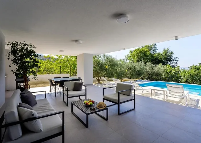 Modern Elia With 40sqm Heated Pool, 3 Bedrooms, And Split Views فيلة سولين