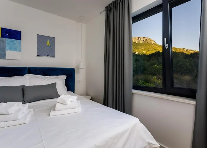 Modern Elia With 40sqm Heated Pool, 3 Bedrooms, And Split Views فيلة *