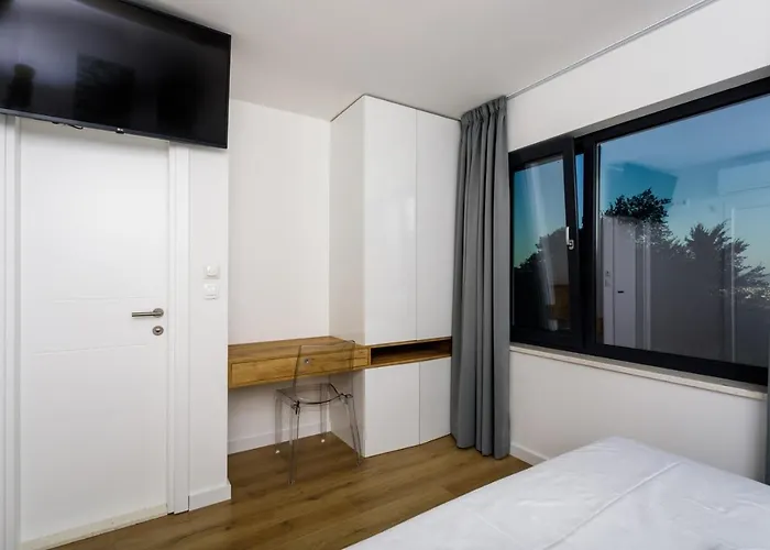 Modern Elia With 40sqm Heated Pool, 3 Bedrooms, And Split Views سولين