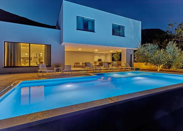 Modern Elia With 40sqm Heated Pool, 3 Bedrooms, And Split Views فيلة *