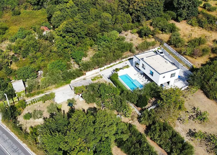 فيلة Modern Elia With 40sqm Heated Pool, 3 Bedrooms, And Split Views *